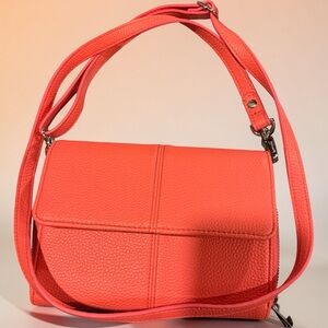 Thirty-One/JEWELL  Crossbody/Clutch  STREET STYLE   Coral Kisses Pebble